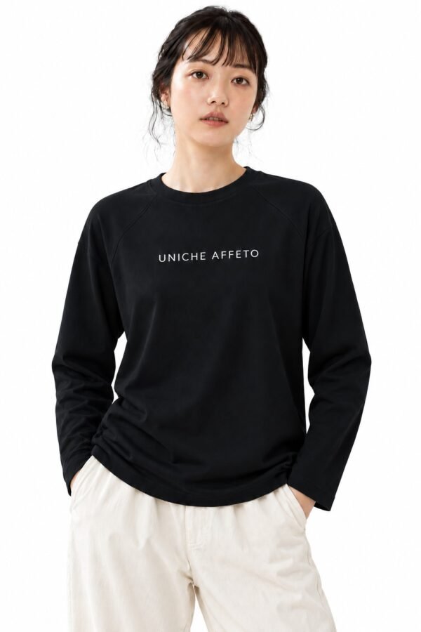 Black essential t-shirt