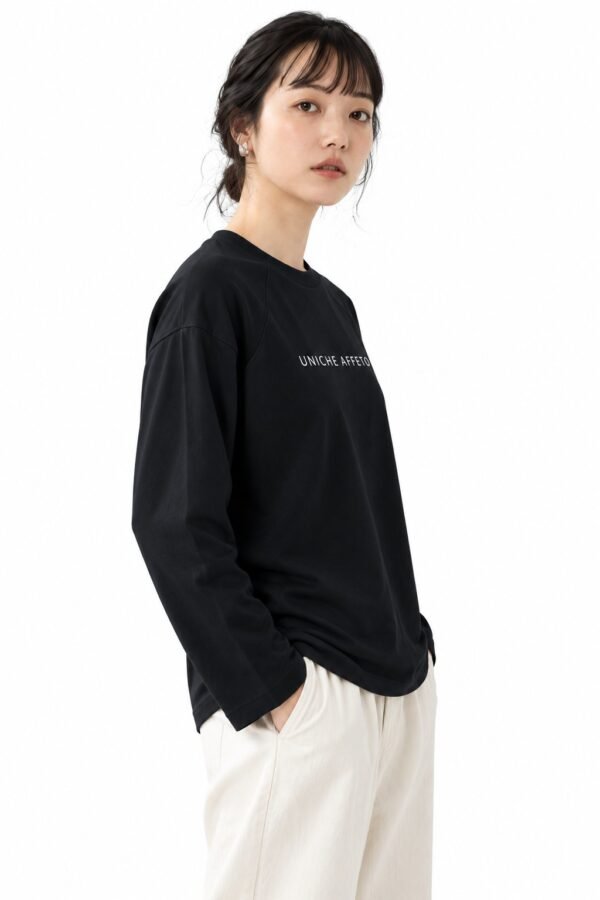 Black essential t-shirt